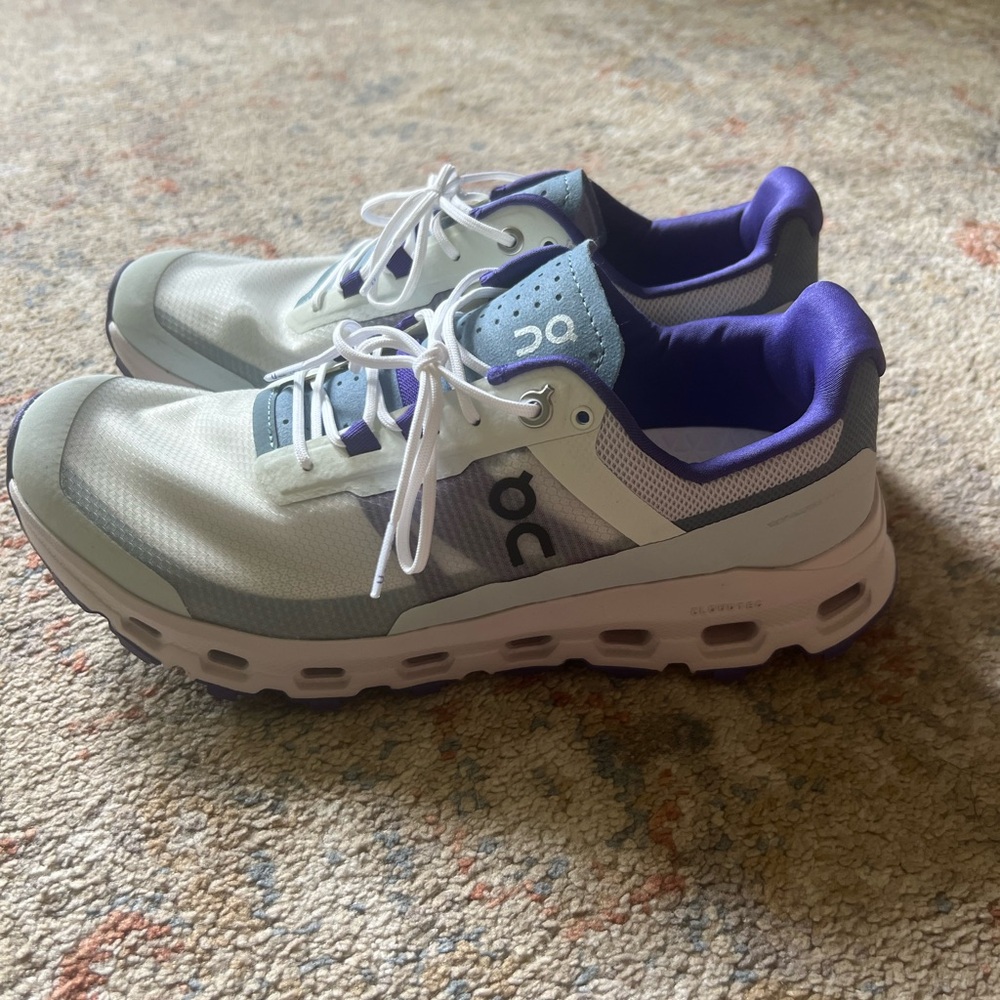 On running women’s shoes cloudvista